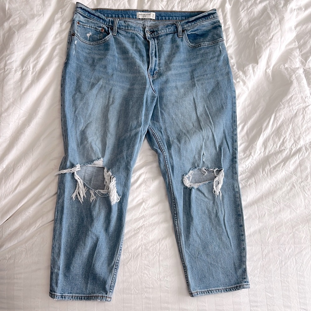 Abercrombie & Fitch The Mom High Rise Jean